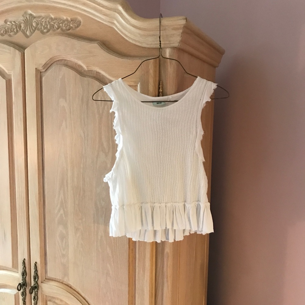 UO pretty white top